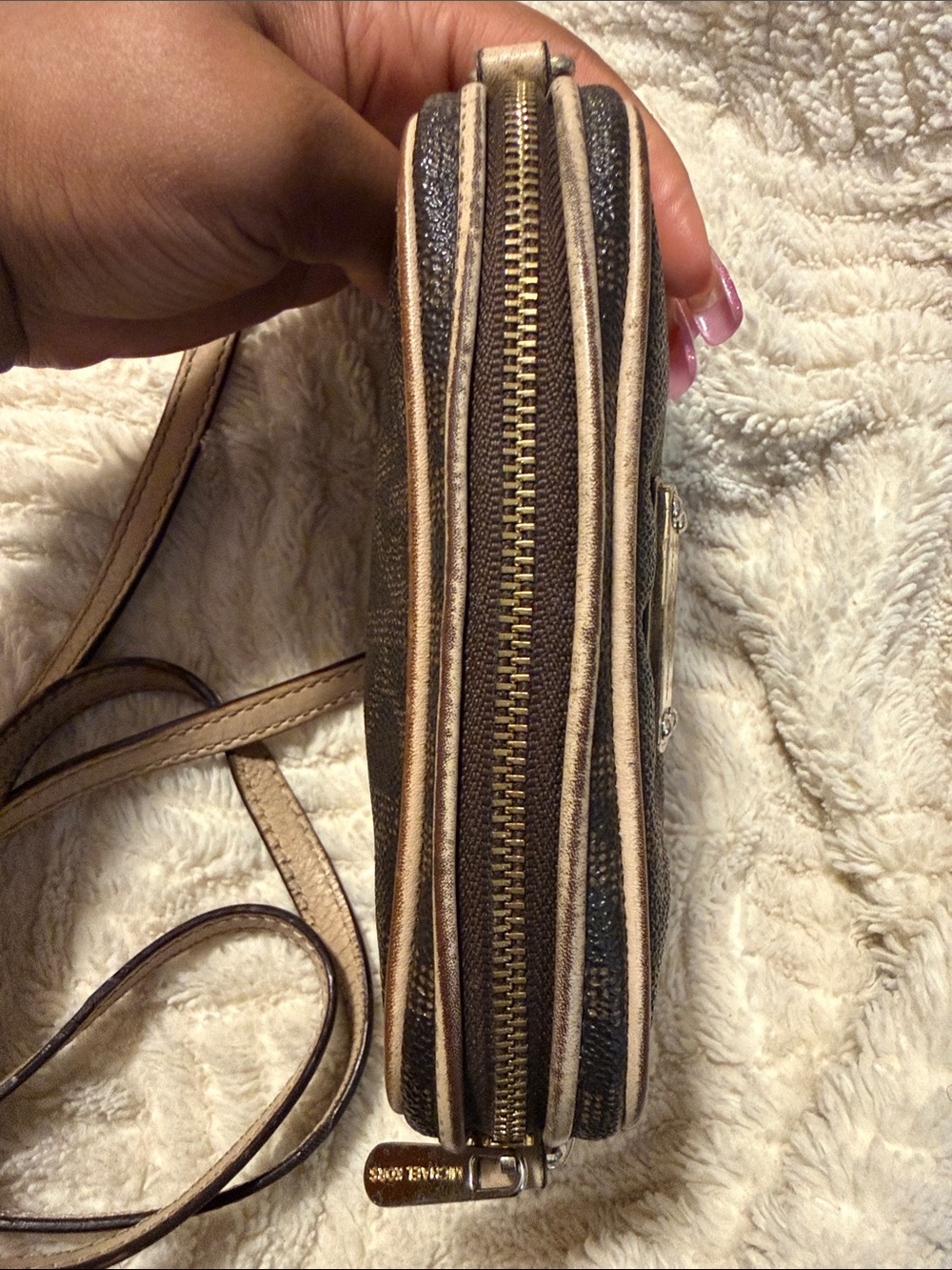 Michael Kors Logo Crossbody Bag - Picture 7 of 11
